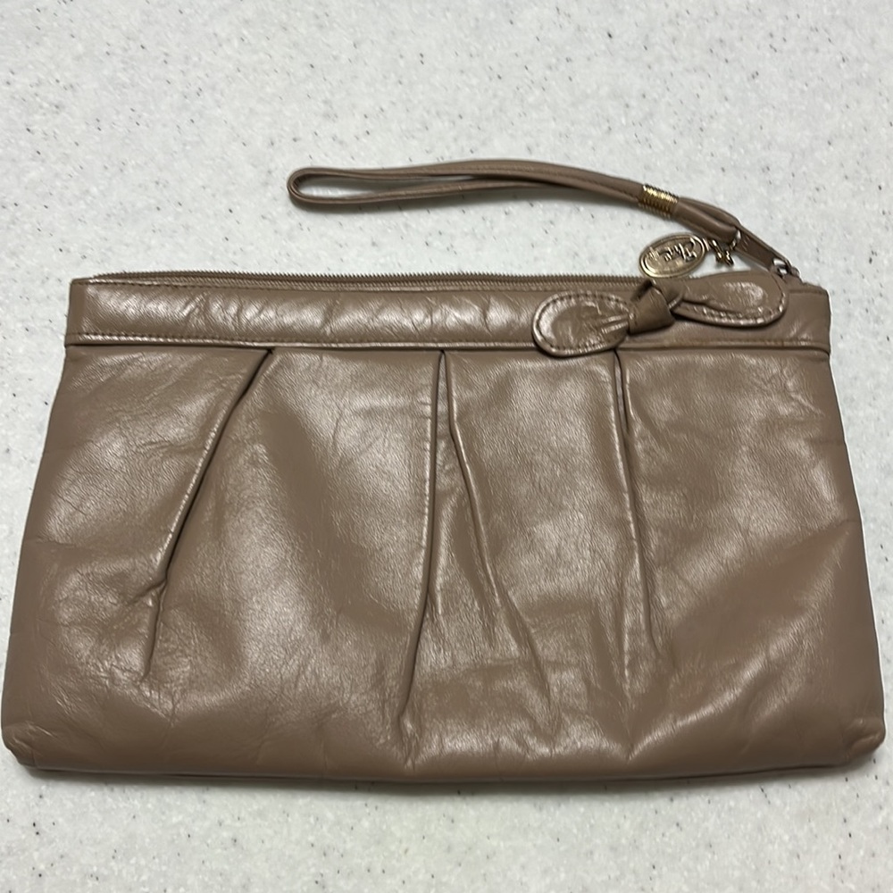 NWOT Etna Leather Wristlet